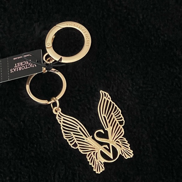 NEW VICTORIA'S SECRET VS WINGS Keychain Charm - Picture 2 of 2